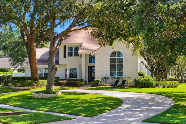 1233 WELLINGTON TER