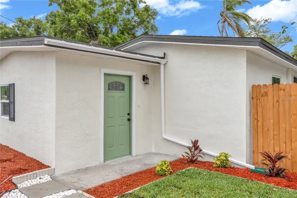 1262 SEMINOLA BLVD