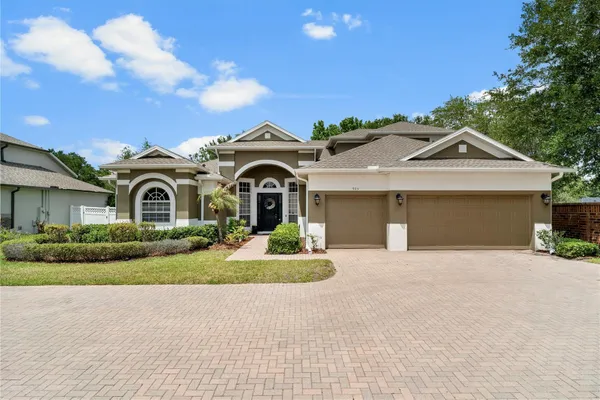 925 BAINBRIDGE LOOP