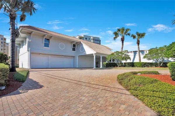 2117 OCEAN DR