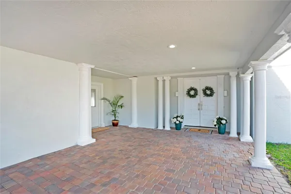 2117 OCEAN DR