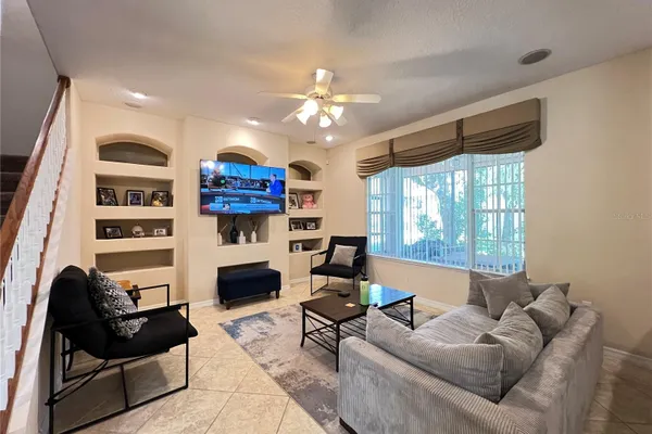1607 TAIL FEATHER DR