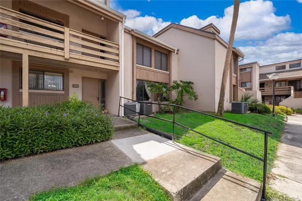 228 ORIENTA POINT ST 228