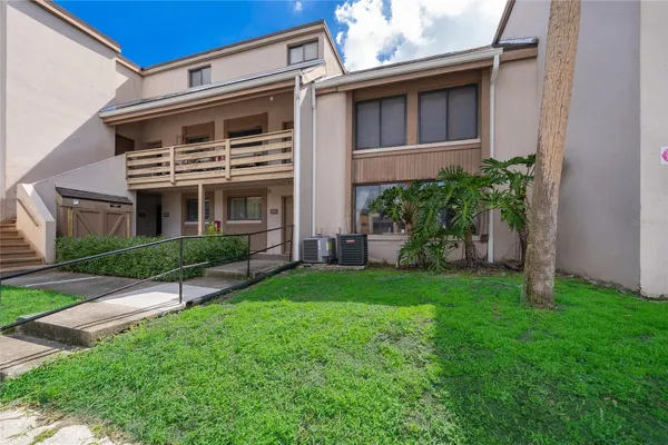 228 ORIENTA POINT ST 228