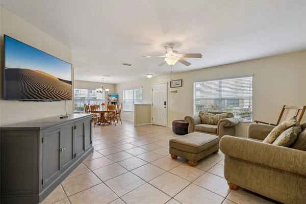 450 CARINA CIR