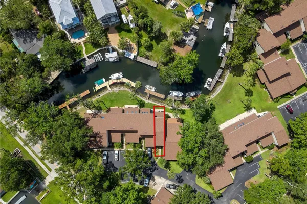 1637 SE PARADISE CIR 106