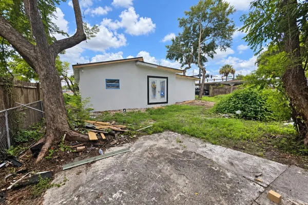 1024 W FAIRBANKS AVE
