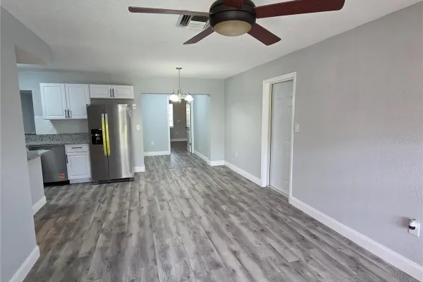 810 SWISS LN