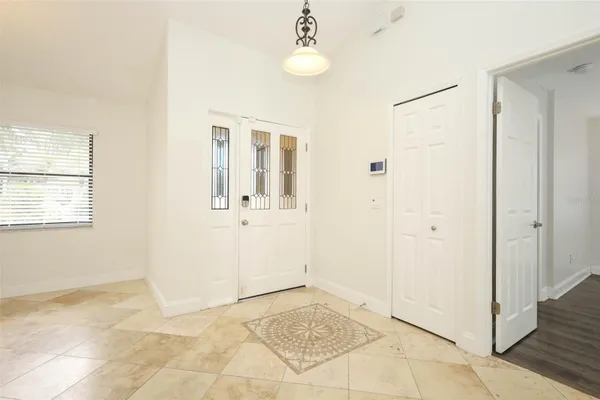 9110 PALM TREE DR
