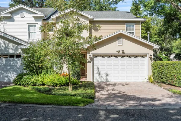 1223 COUNTRY CLUB OAKS CIR