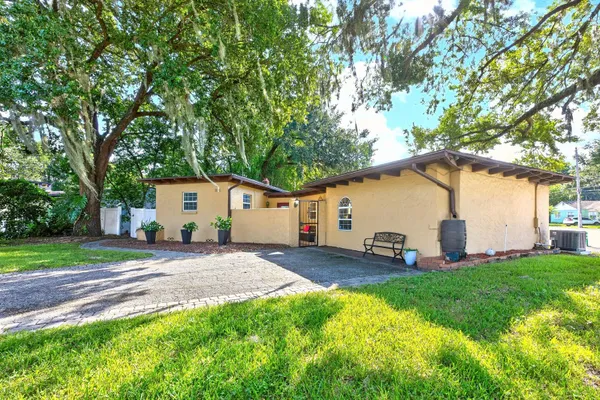 1835 OAK LN