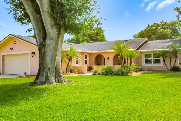 5020 THE OAKS CIR