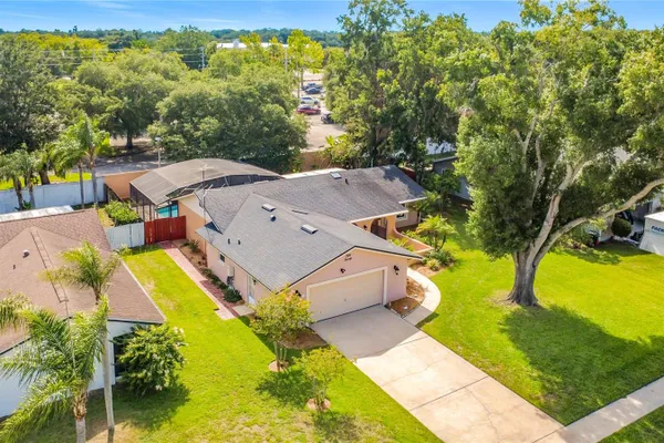 5020 THE OAKS CIR
