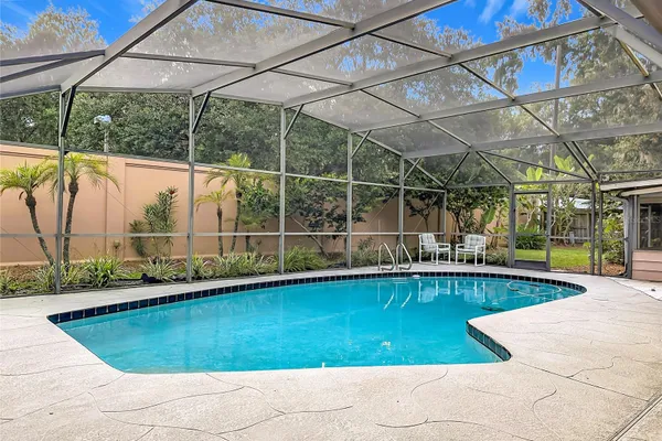 5020 THE OAKS CIR