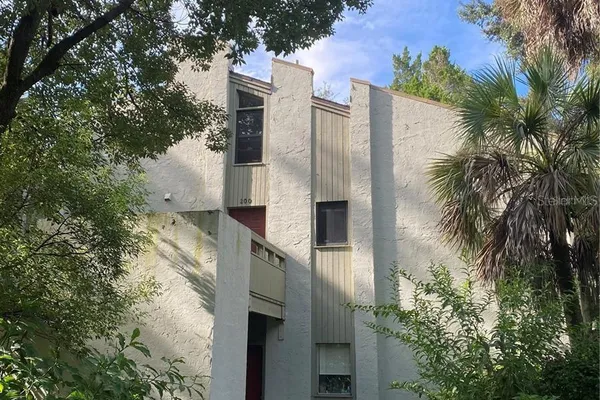 200 FAIRWAY DR 200
