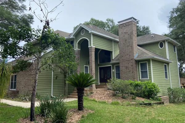 1016 LAKESIDE DR DR