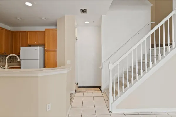 2586 GRAND CENTRAL PKWY 3