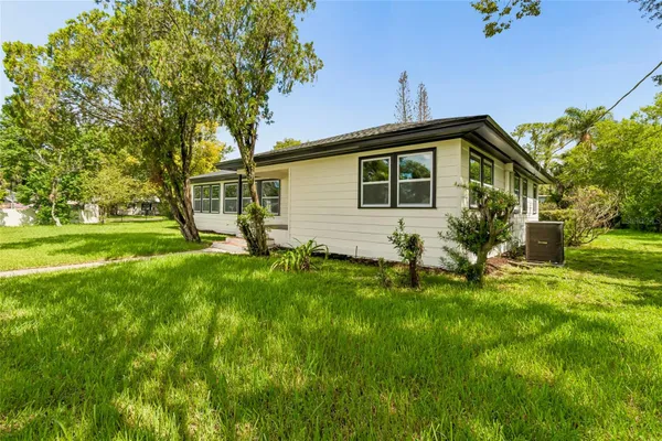 400 PLUMOSA DR
