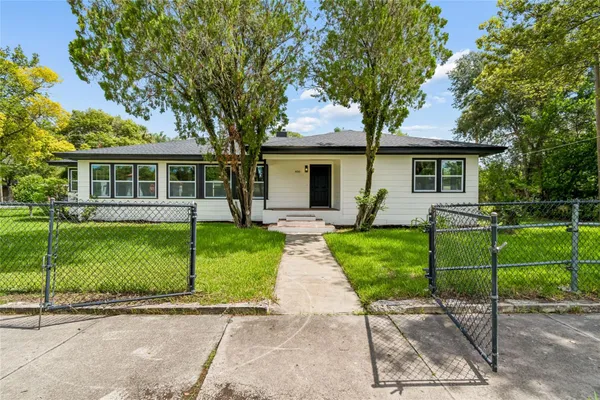 400 PLUMOSA DR