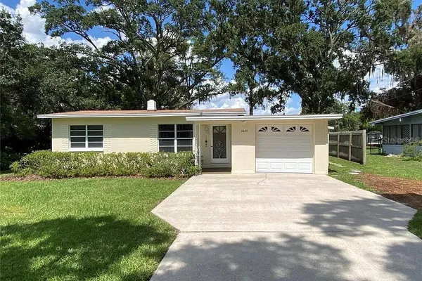 1025 LAKE JESSAMINE DR