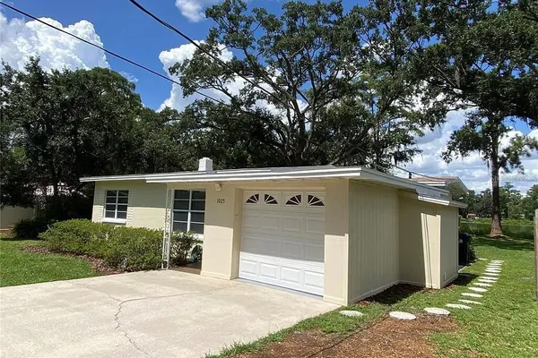 1025 LAKE JESSAMINE DR