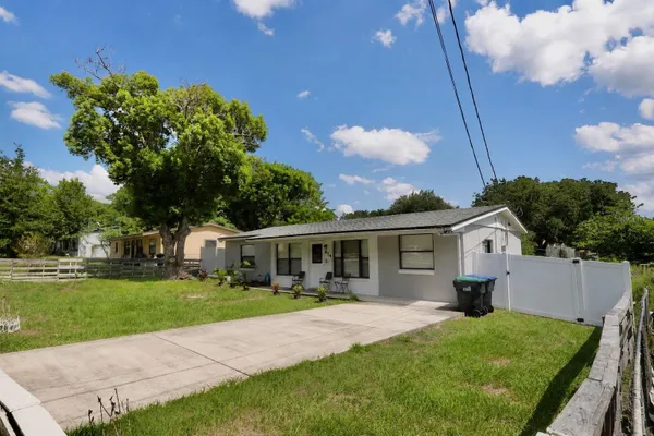 414 W ELLA J GILMORE ST