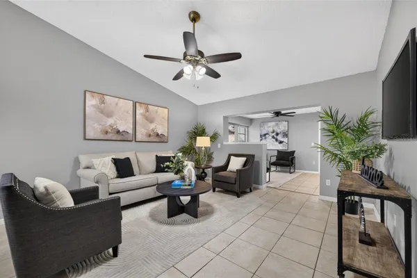 117 SHADY OAK LN
