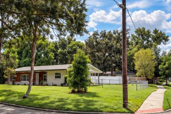 2410 LANDO LN