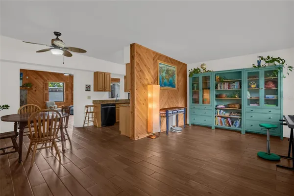 125 E LAUREN CT