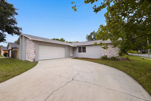 8310 ROLLING LOG DR