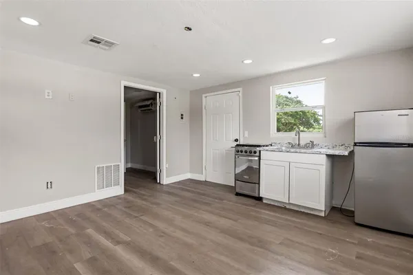 250 LONGWOOD HILLS RD