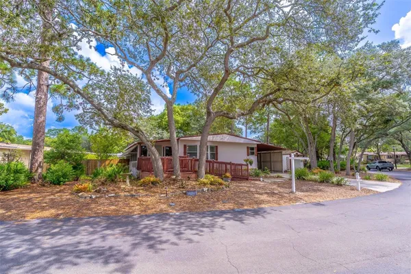 112 E PLANTATION BLVD