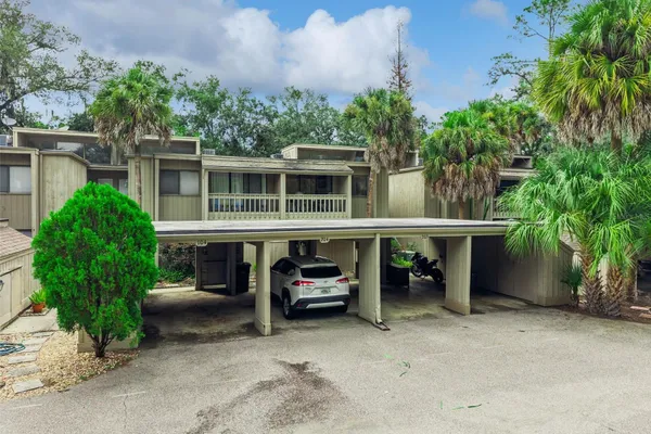 203 CROWN OAKS WAY 203