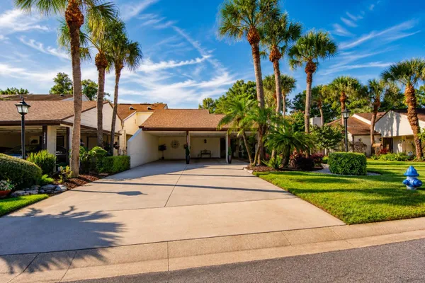 3884 VILLA ROSE LN