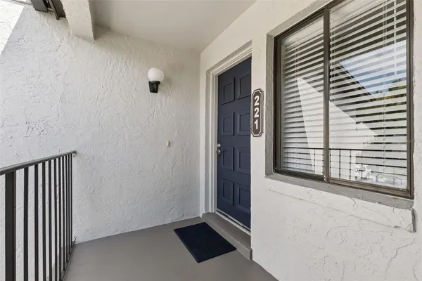 16 ESCONDIDO CIR 221