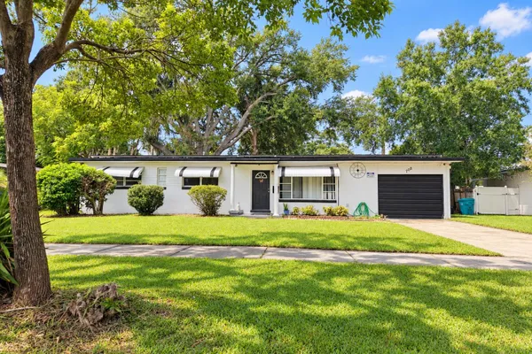 708 SANTA FE LN