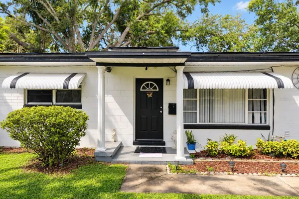 708 SANTA FE LN