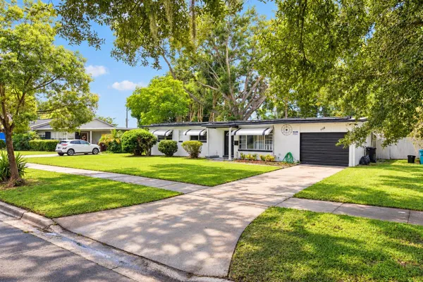 708 SANTA FE LN