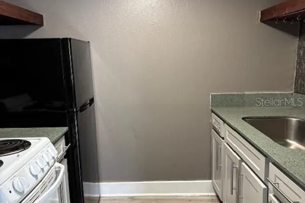 4127 DOLPHIN DR 4127