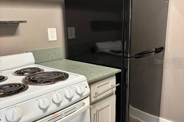 4127 DOLPHIN DR 4127