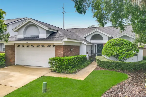 744 BARRINGTON CIR