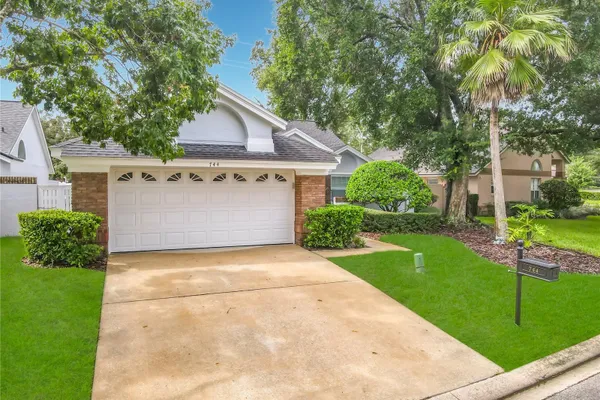 744 BARRINGTON CIR