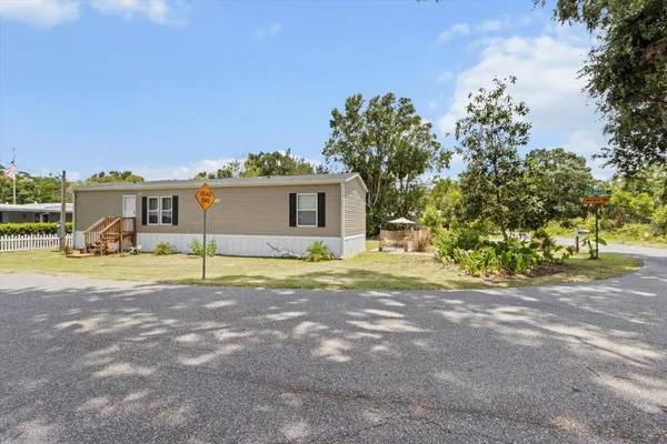 609 S REDBUD TER