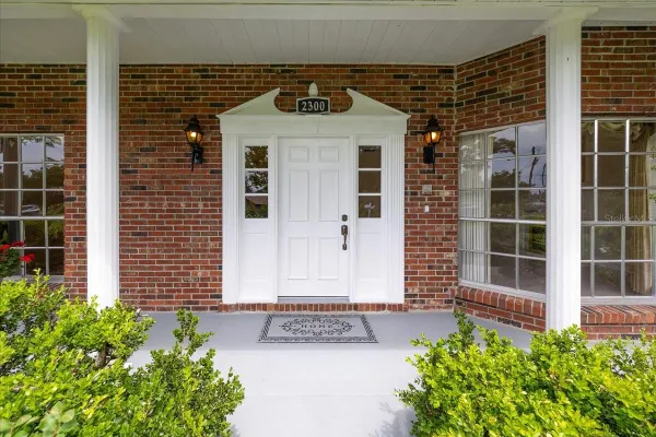2300 SE 38TH CT