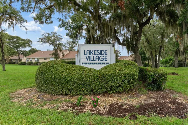 3644 N LAURELWOOD LOOP