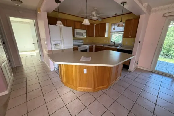 524 SAN MARINO DR