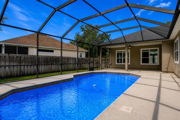 420 TWIN OAKS LN