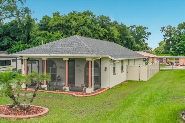 803 CRESTVIEW CIR