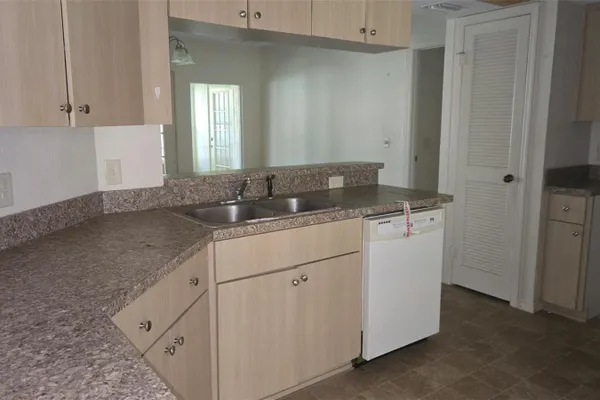 1681 N DOLTON PT