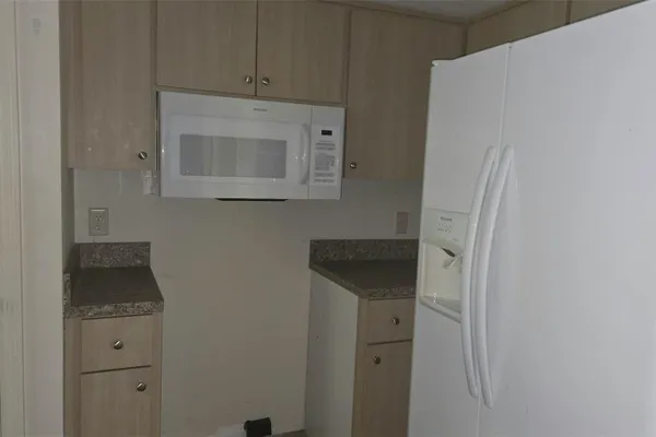 1681 N DOLTON PT